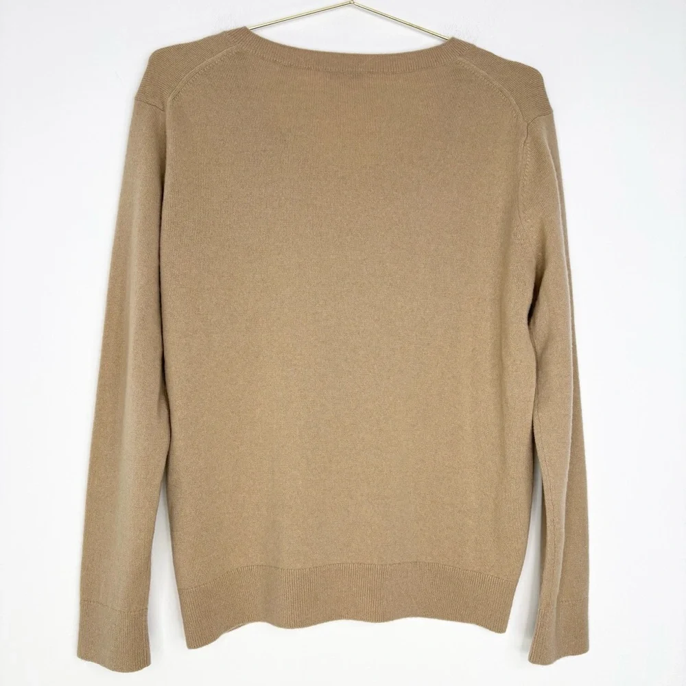 Vince Weekend V-Neck Cashmere Pullover Camel Size Medium 100% Cashmere